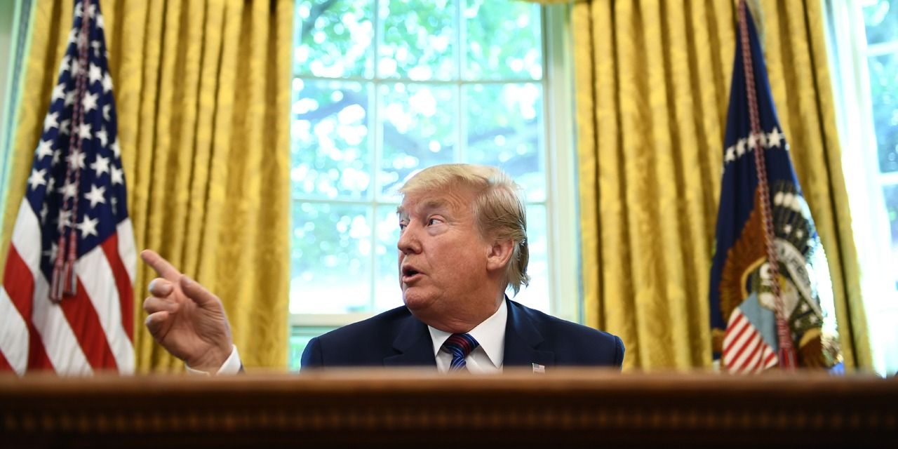 quelle est la stratégie de Donald Trump après l'envoi de deux sous-marins nucléaires à proximité de la Russie ?