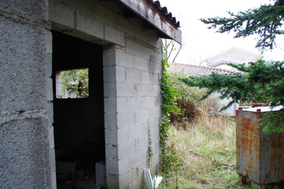 En 2018, les deux maisons de la parcelle rachetée par Anaïs Magnabal étaient en ruine. 