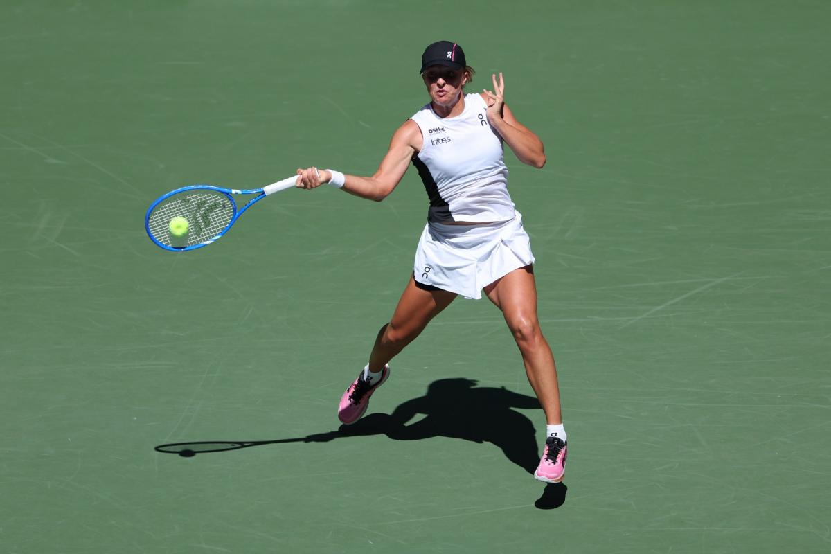 Bousculée par Suzan Lamens, Iga Swiatek s'impose en trois sets et rallie le 3e tour de l'US Open - L'Équipe