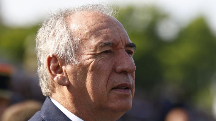 François Bayrou photographié le 14 juillet à Paris (Photo by MOHAMMED BADRA / POOL / AFP)