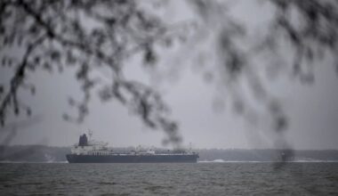 Le pétrolier Eagle S, immatriculé aux Îles Cook, est ancré près du port de Kilpilahti à Porvoo, le 30 décembre 2024