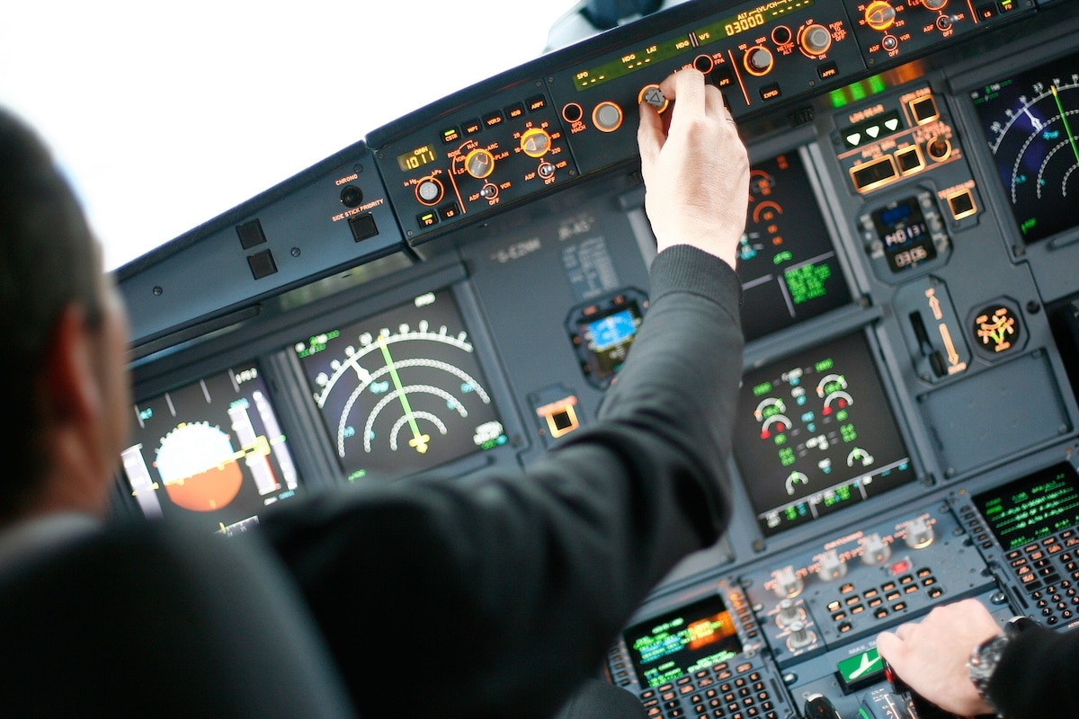easyJet cockpit plane
