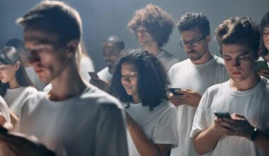 25 ans de vie passés sur un smartphone ? Cette étude tire la sonnette d’alarme sur l’addiction aux écrans