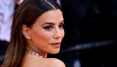 Eva Longoria, 50 ans, rayonne dans les rues de Paris avec un look casual chic