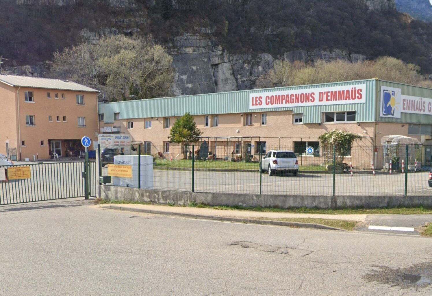 Les sites Emmaüs du Versoud et de Sassenage proposent désormais du gros électroménager à la vente à prix solidaire