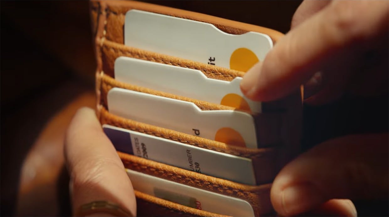 Vous avez remarqué une encoche sur les cartes bancaires ? Voici ce qu’elle change vraiment au quotidien