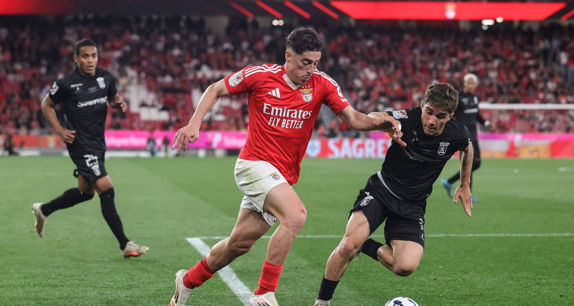 Le milieu de Benfica Tiago Gouveia a pris la direction de Nice
