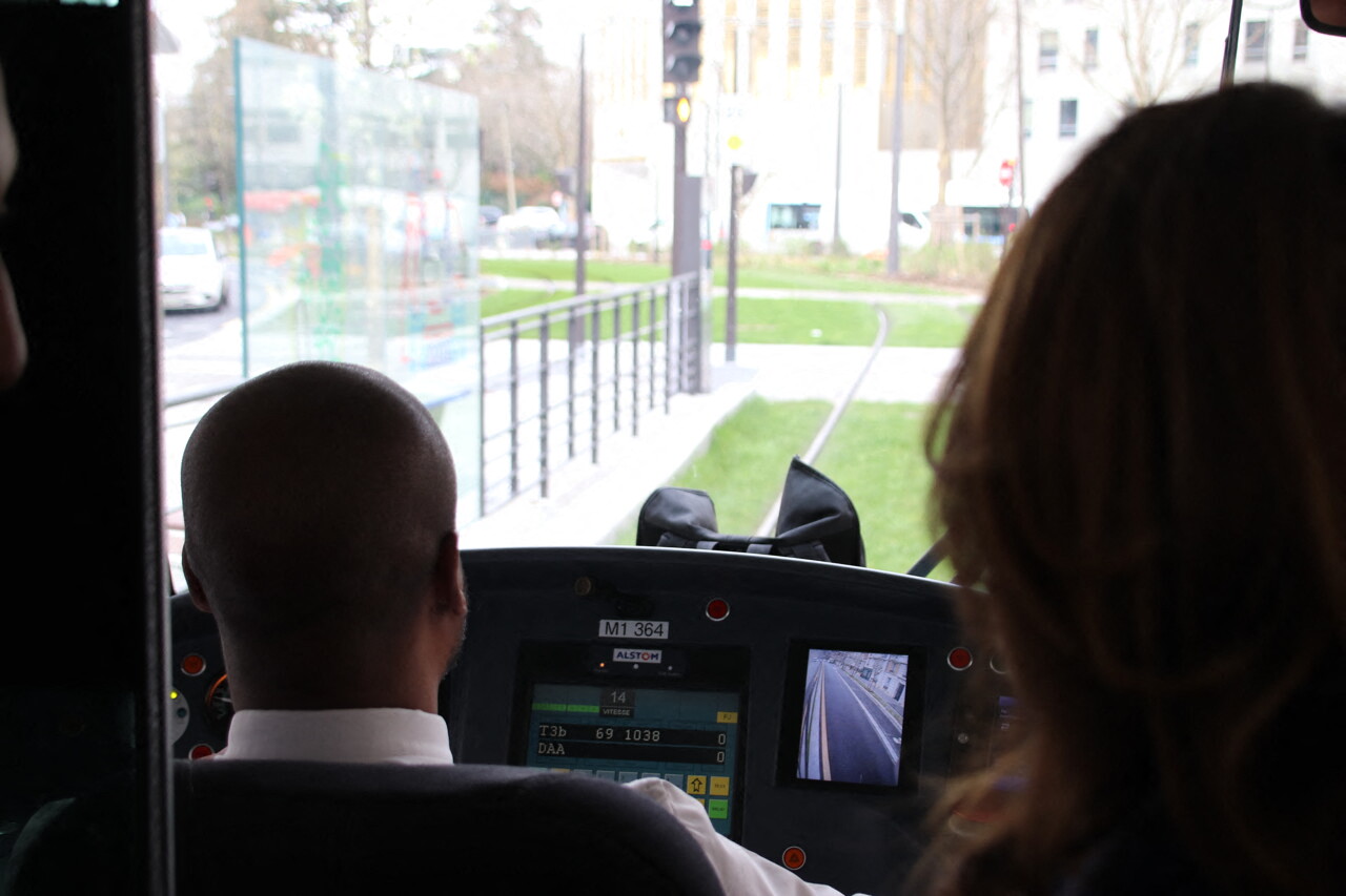 à la RATP, les chauffeurs de bus et de métro équipés d'une veste anticanicule