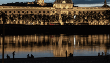 Canicule à Lyon. Des "nuits tropicales" insupportables en approche : voici à quoi s'attendre