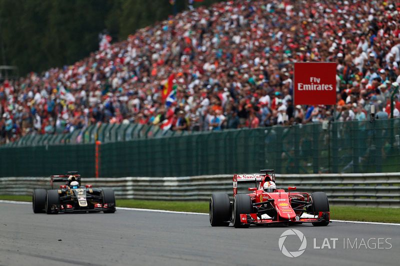 Sebastian Vettel pris en chasse par Romain Grosjean.
