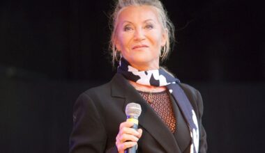 Sur scène pour ses 80 ans, Sheila a dû faire face a des conditions particulières : "46 degrés, 40 degrés sur scène"