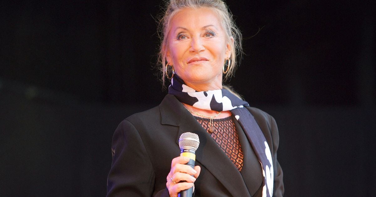 Sur scène pour ses 80 ans, Sheila a dû faire face a des conditions particulières : "46 degrés, 40 degrés sur scène"