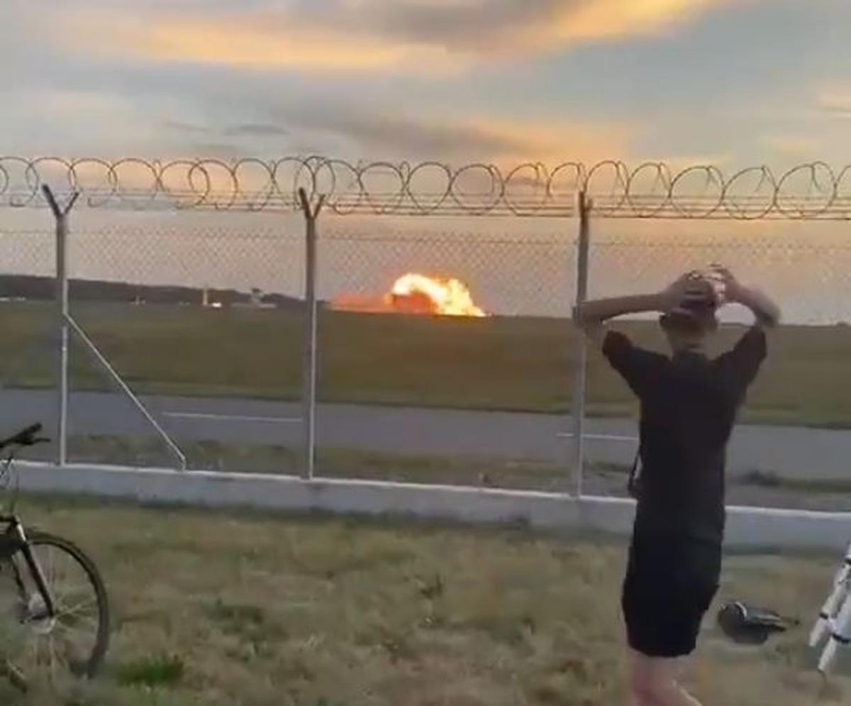 Vidéos. Un avion de chasse F-16 s’écrase lors des préparatifs d’un show aérien en Pologne, le pilote meurt - Sud Ouest