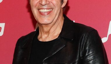 Julien Clerc "piètre" grand-père : photo de son petit-fils, il a la même chevelure que sa maman, artiste reconnue