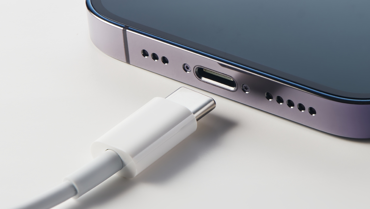 Alors que l’Europe l’a imposé, l’USB-C pourrait disparaître de nos smartphones