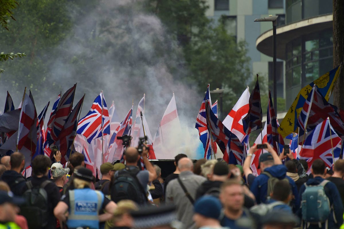 La manifestation d'extrême droite organisée dans le centre-ville de Manchester a brièvement dégénéré.