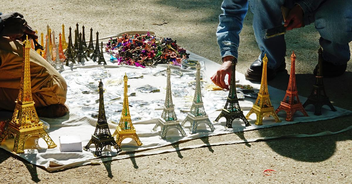 la mairie de Paris veut la fin de la vente à la sauvette
