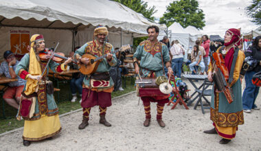 ce château médiéval plonge les visiteurs au temps des Vikings