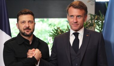 Zelensky annonce avoir évoqué avec Macron la "situation diplomatique" autour de l’Ukraine