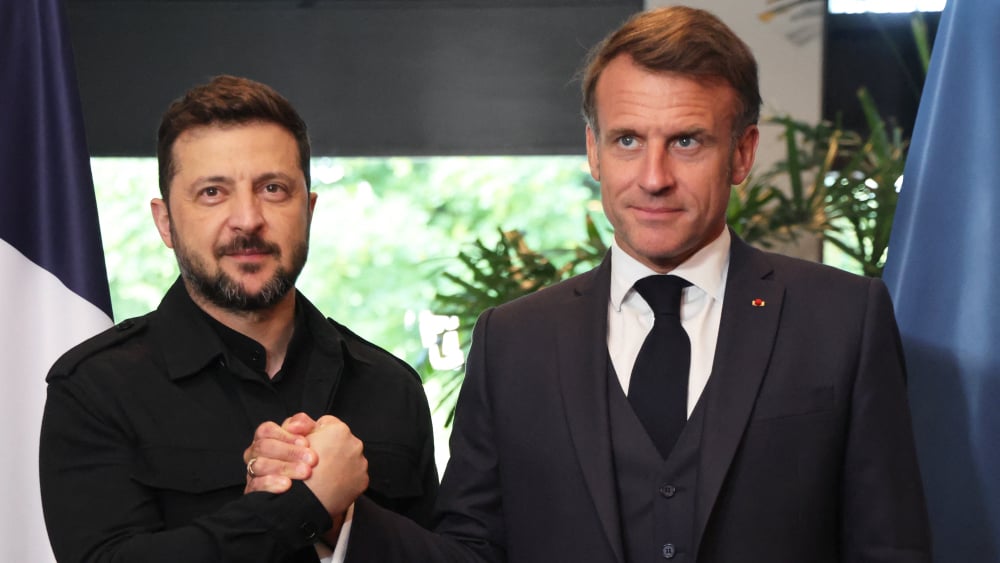 Zelensky annonce avoir évoqué avec Macron la "situation diplomatique" autour de l’Ukraine