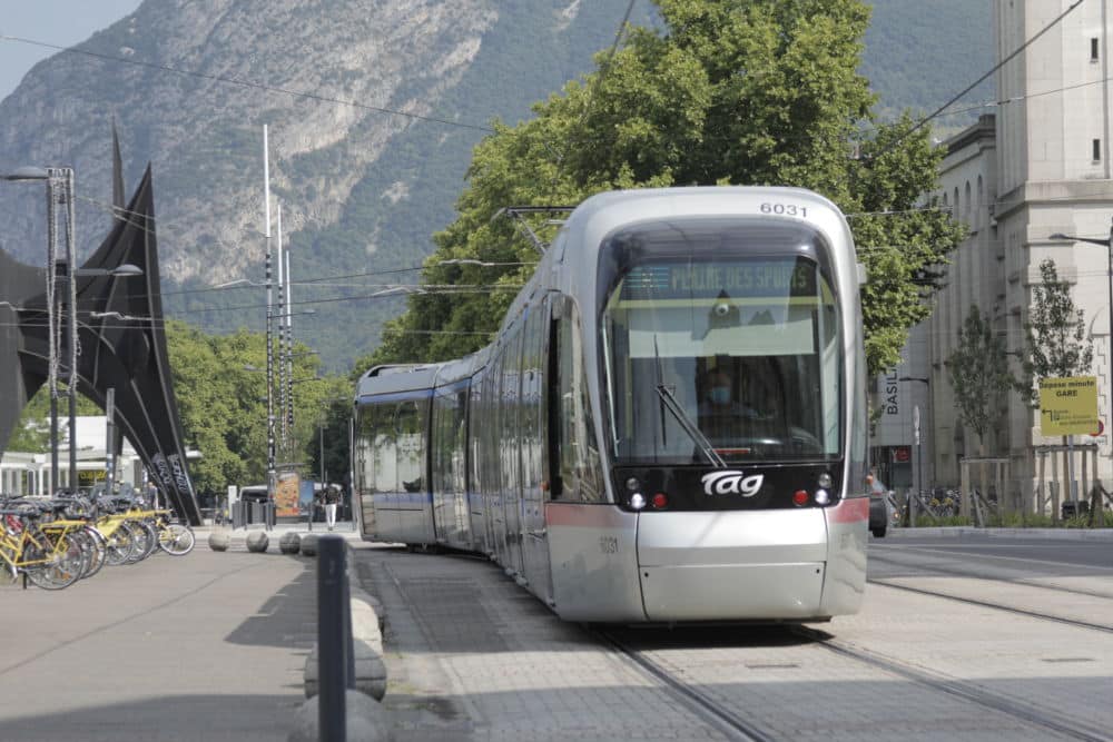 Tribune libre: "Face au changement climatique, des mesures urgentes s’imposent. Développons les transports en commun!"