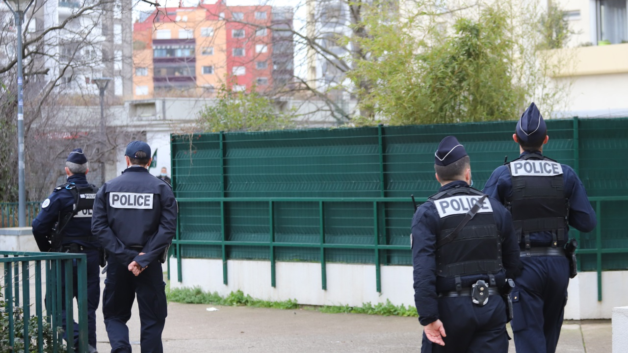 plusieurs policiers attaqués par des jets de projectiles dans le centre-ville