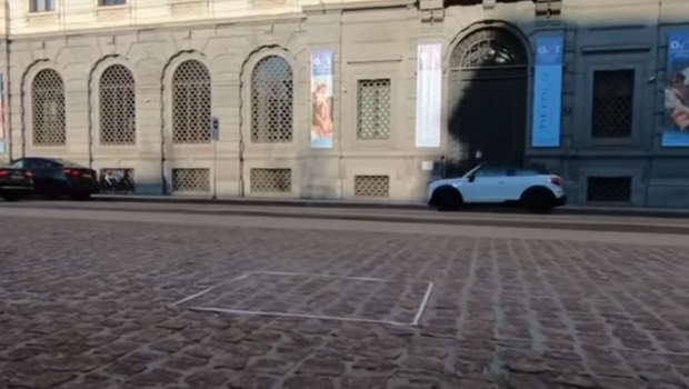 Une sculpture invisible se vend à 15 000 euros : « Le vide est plein de tout ! » - LINFO.re
