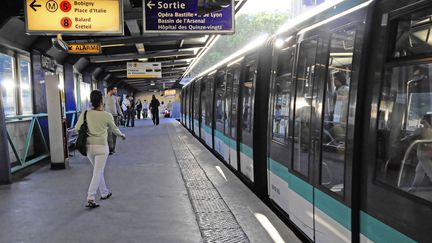 Une rame de la ligne 1 du métro parisien, à Paris, le 24 juillet 2025. (MAXPPP)