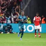un nouveau défenseur de L1 prêt à snober les 3 clubs ! 