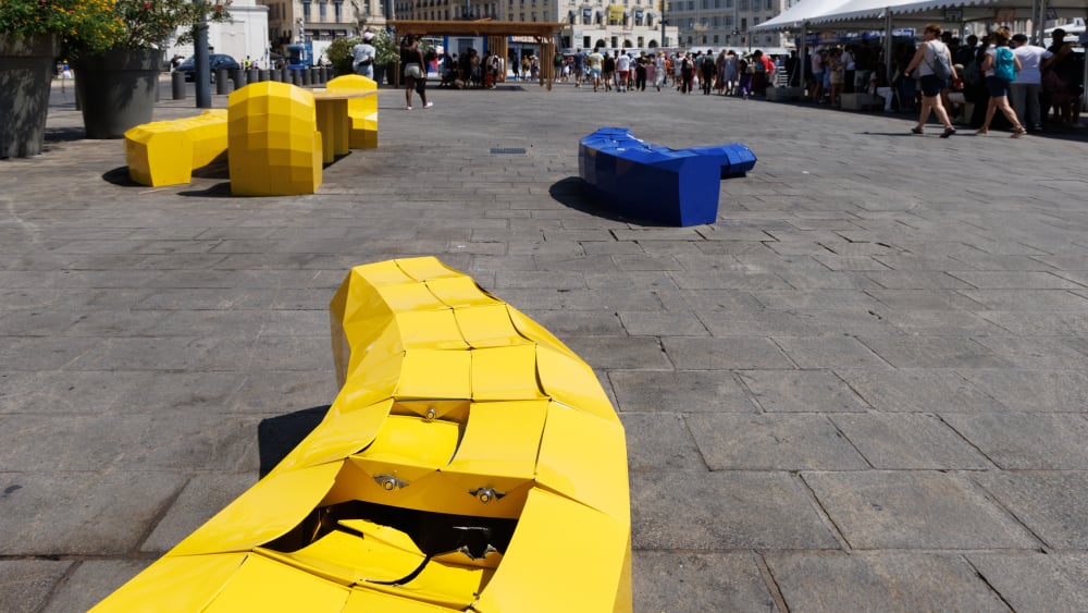 la fausse bonne idée du mobilier "pop" du Vieux-Port