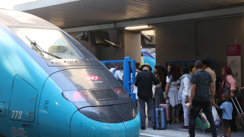 Une femme meurt après avoir été percutée par un train dans les Alpes-Maritimes, la ligne Nice-Marseille perturbée