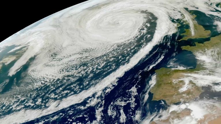 Image satellite de l'ouragan Erin dans l'Atlantique - TF1