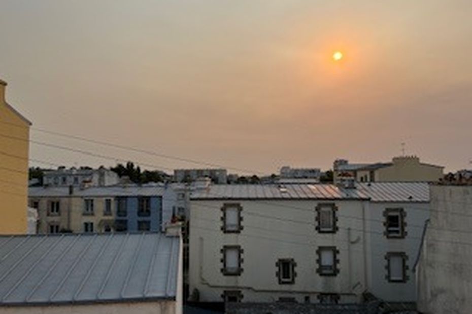 Une lune rouge et un ciel martien... Que se passe-t-il dans le ciel breton ?