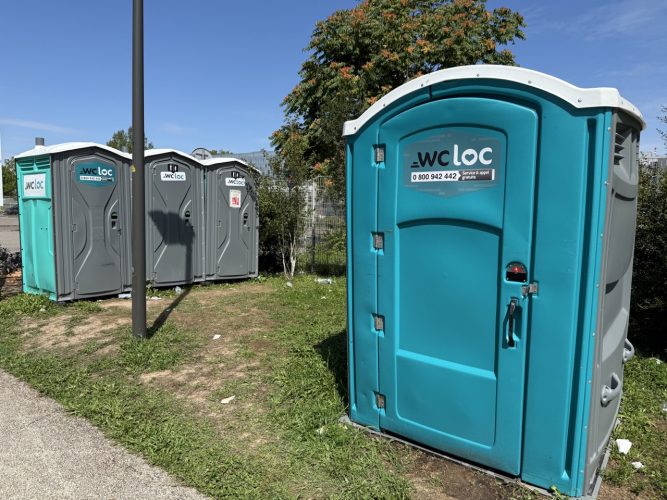 Camp du Heyritz migrants sdf wc toilettes