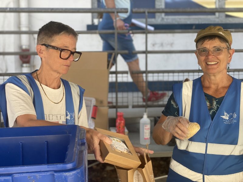 secours populaire restos du coeur abribus