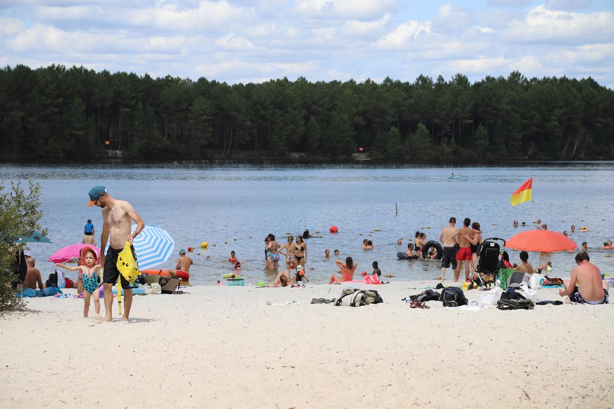 Le domaine d’Hostens offre l’accès à deux plages.