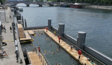 Un plouf en afterwork ? Paris veut prolonger la baignade dans la Seine après la rentrée