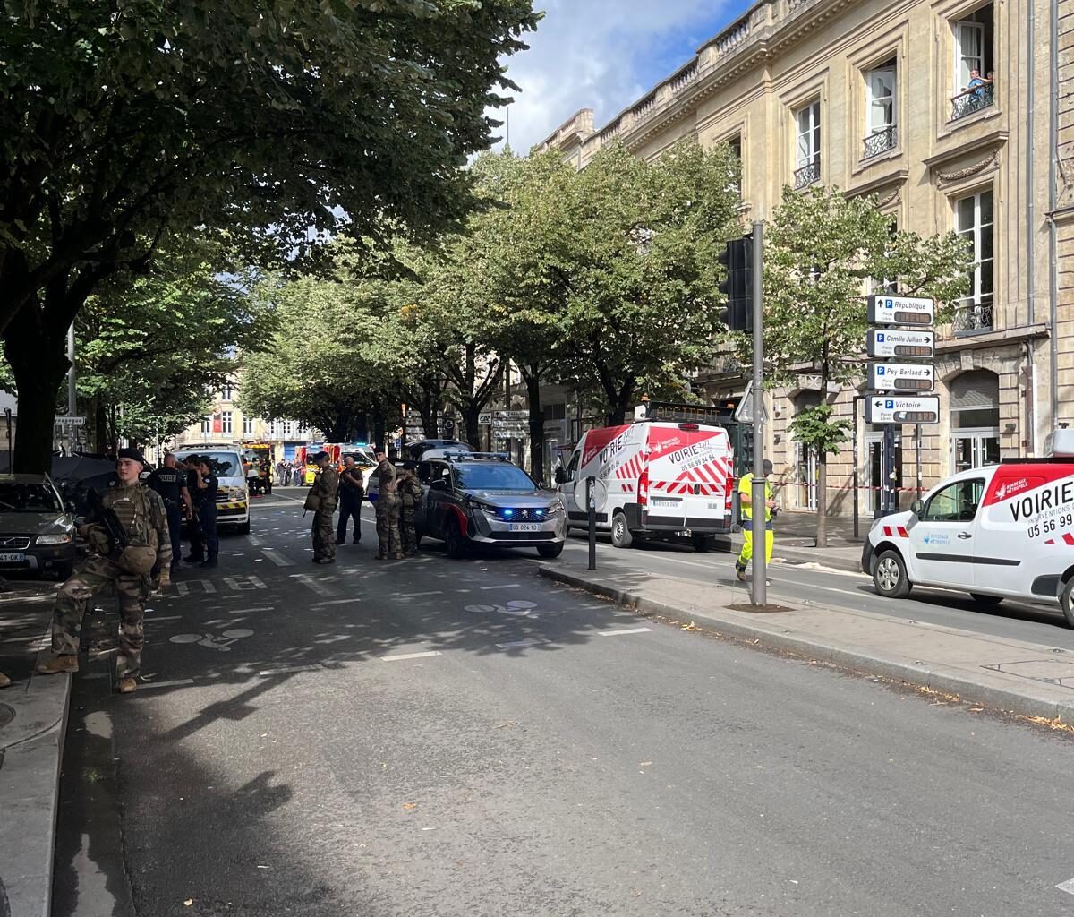 un homme de 85 ans meurt dans un accident de la route, le cours Victor-Hugo fermé