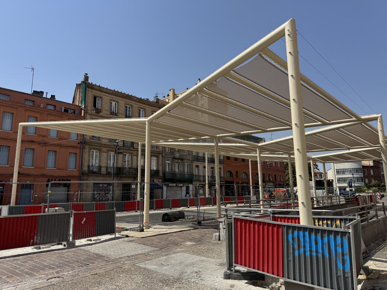 EN IMAGES. La place Arnaud Bernard à Toulouse se transforme : découvrez cette nouvelle installation