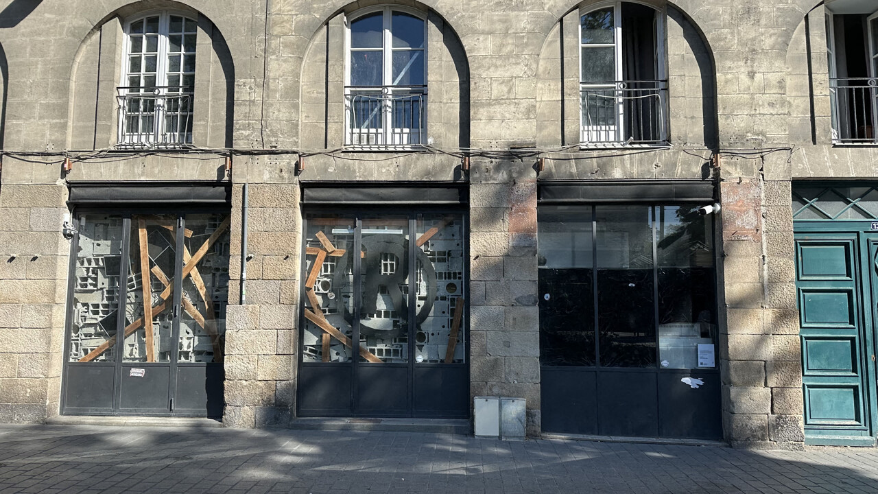 Insatisfait de sa commande au bar, un client réclame 3 000 euros et gifle un employé