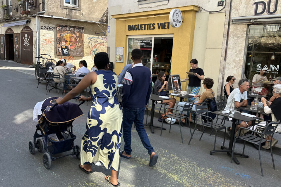 La rue Joffre, c'est un melting pot d'étudiants, de familles, de retraités et de travailleurs. 