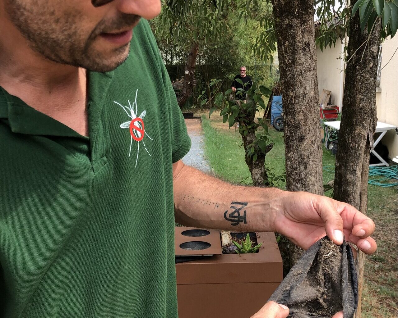 En Gironde, deux entrepreneurs se lancent dans la démoustication et vendent un piège redoutable