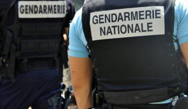 Trois voleurs repèrent leur victime au casino et l'attaquent violemment