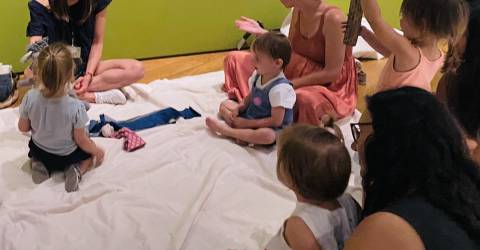une visite sensorielle pour initier les tout-petits au musée