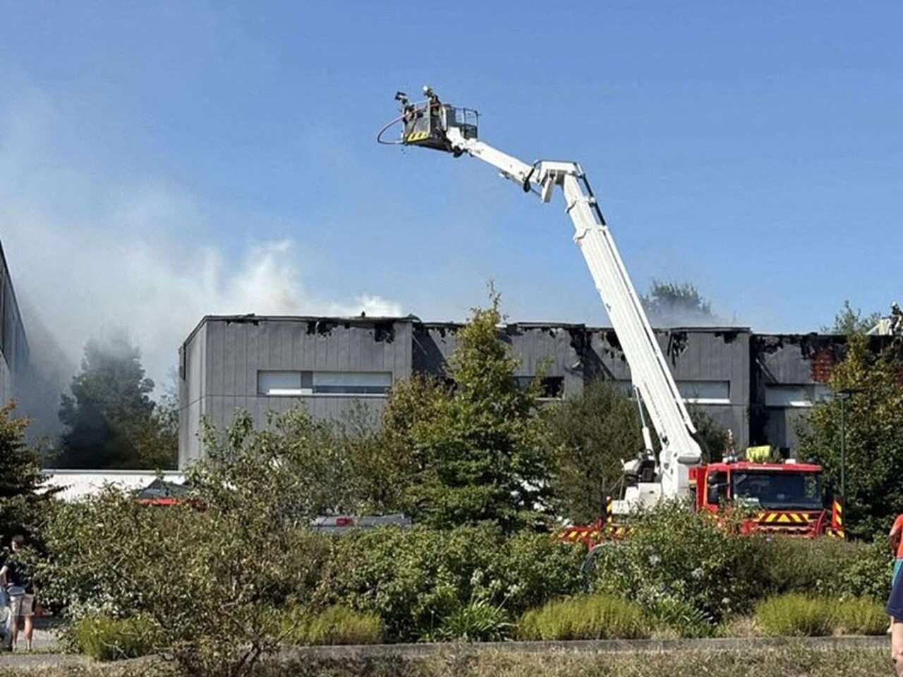 près de Rennes, 70 pompiers mobilisés contre un incendie