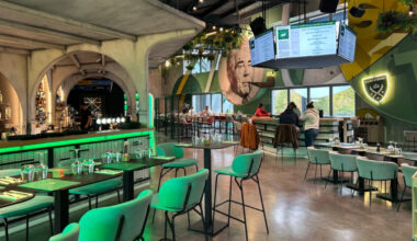 © Nahim Idir - Les jours de matchs de l'ASSE à domicile, la Brasserie Geoffroy-Guichard est privatisée pour les invités du club.