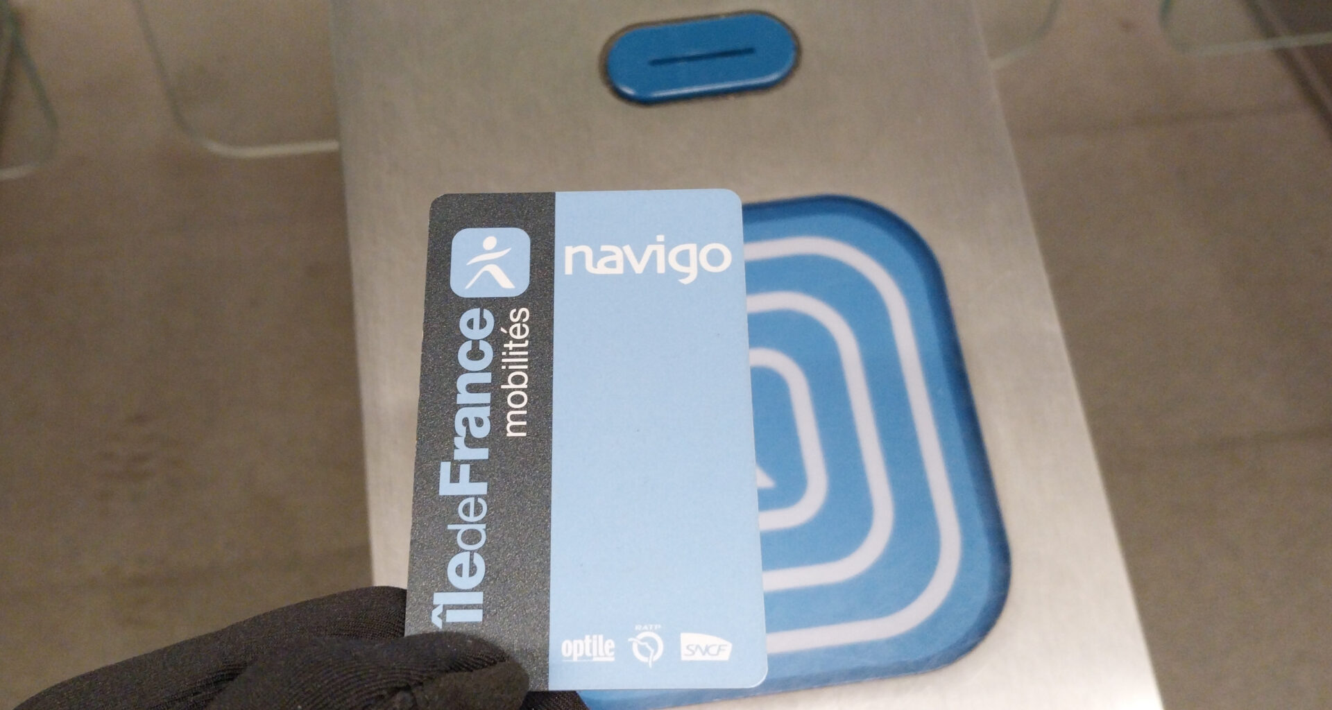 © Shutterstock - Navigo Annuel, Imagine R, Scol’R ou Liberté + : tour d’horizon des solutions proposées par Île-de-France Mobilités pour voyager malin à la rentrée.