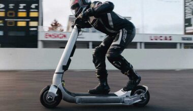 Une trottinette de circuit.