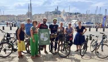 un relais à deux roues et à voile pour un sursaut écologique fait halte à Marseille