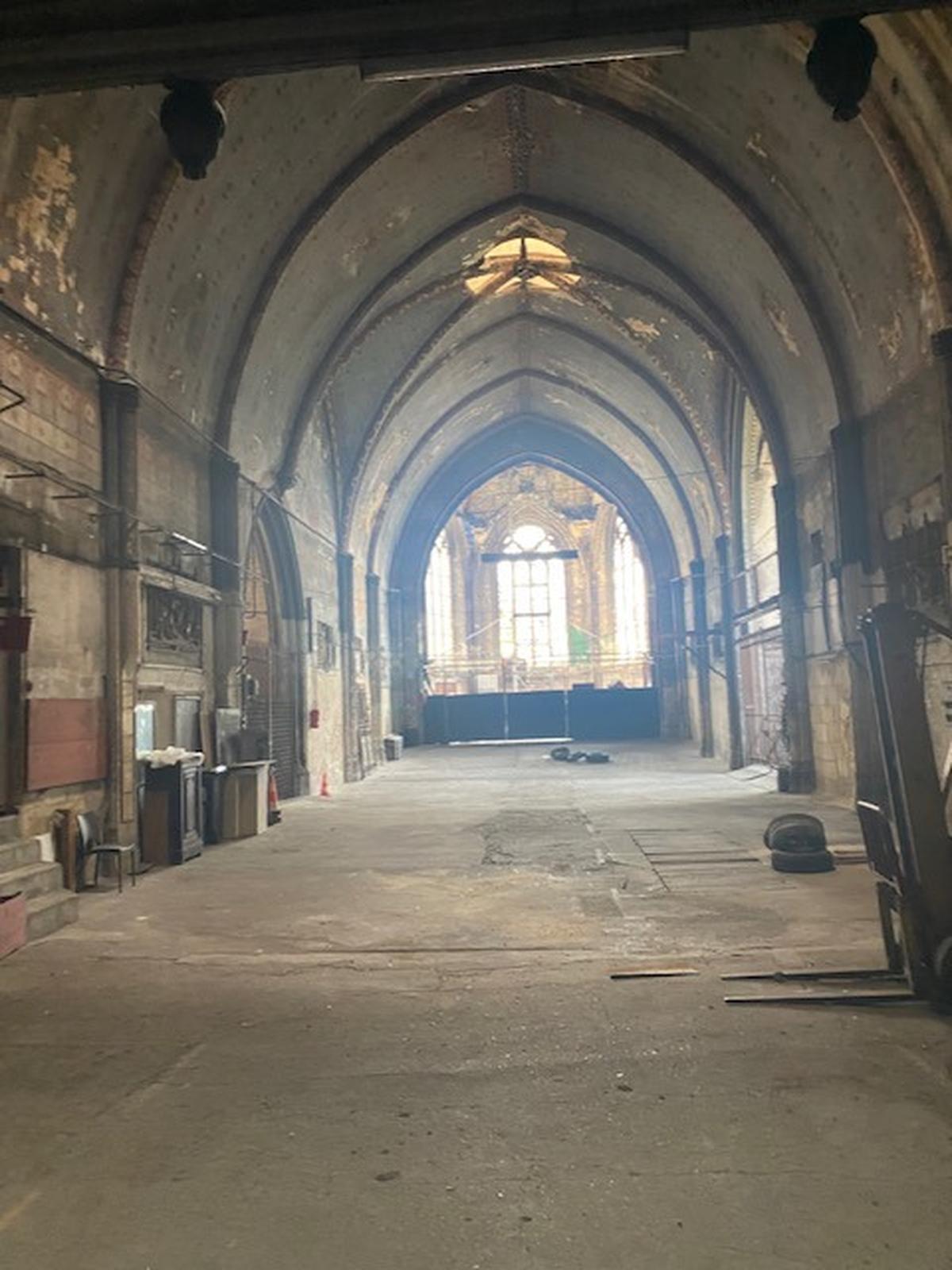L’église Saint-Jacques vue de l’intérieur : « On ne peut pas s’y apercevoir que la toiture est un peu défaillante », plaide l’avocat de la propriétaire.